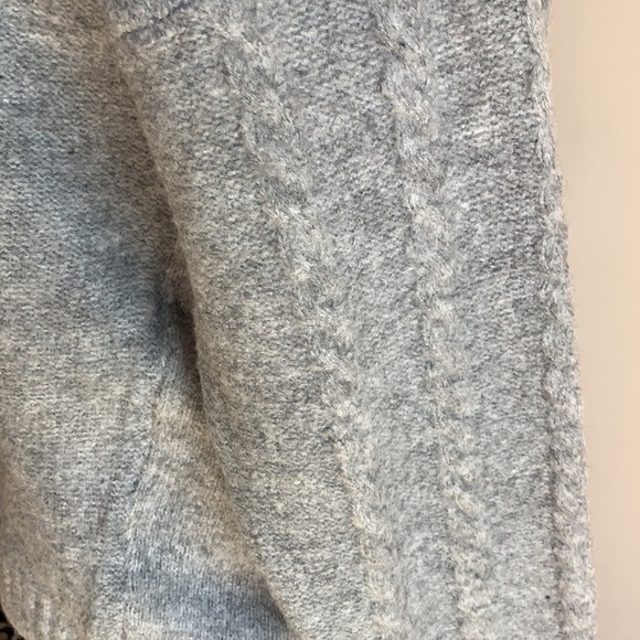 U.S. Polo Assn. V-Neck Heather Gray Monogram Sweater Sz M NWT - Picture 7 of 11